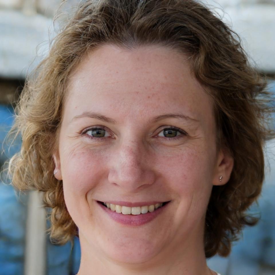 Sarah Ahmed - Customer Relations Expert